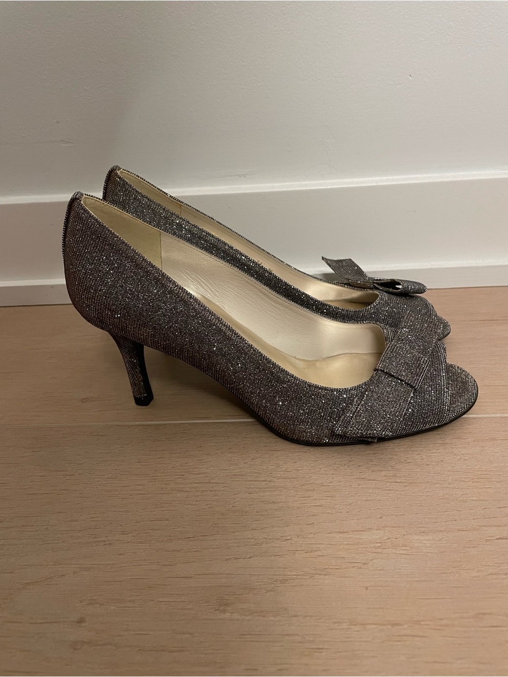 STUART WEITZMAN Bowover Glitter Pump - Peep-Toe High Heel with a Bow - Picture 4 of 9